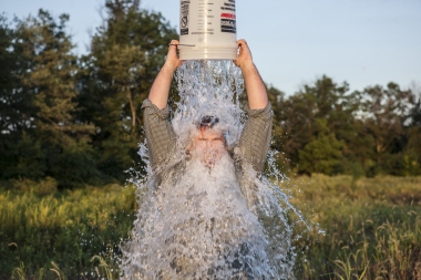 Ice Bucket Challenge: ������ ����� �����
